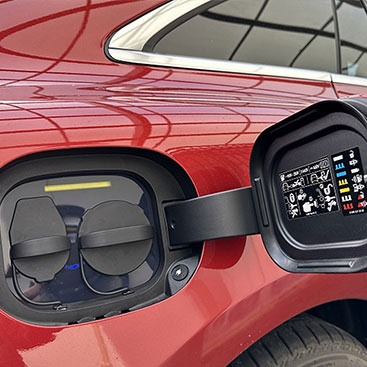 EV各車両の充電口