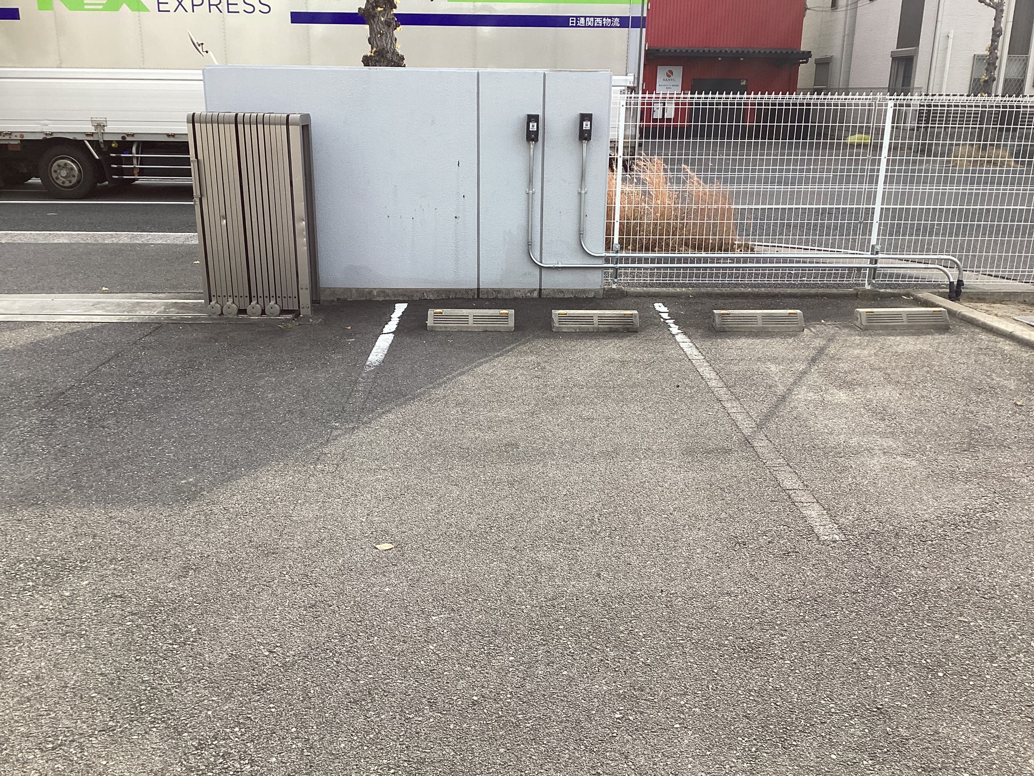 尼崎営業所様 従業員駐車場